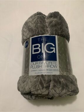 The Big One Plush Chevron Throw Blanket - Gray